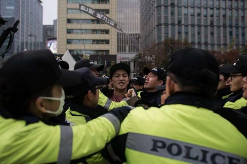 South Korea deploys thousands of police officers ahead of planned mass protest against Park in Seoul - ảnh 1